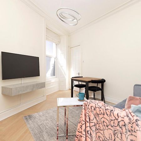 Joivy Modern Flat In City Centre - For Up To 3 Guests Apartment Единбург Екстериор снимка