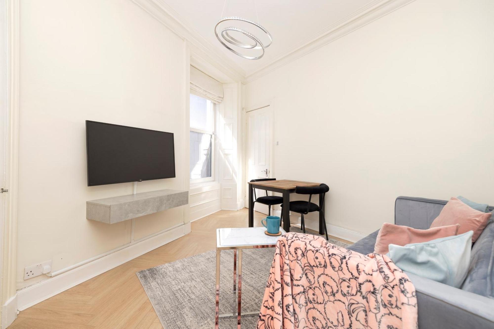 Joivy Modern Flat In City Centre - For Up To 3 Guests Apartment Единбург Екстериор снимка
