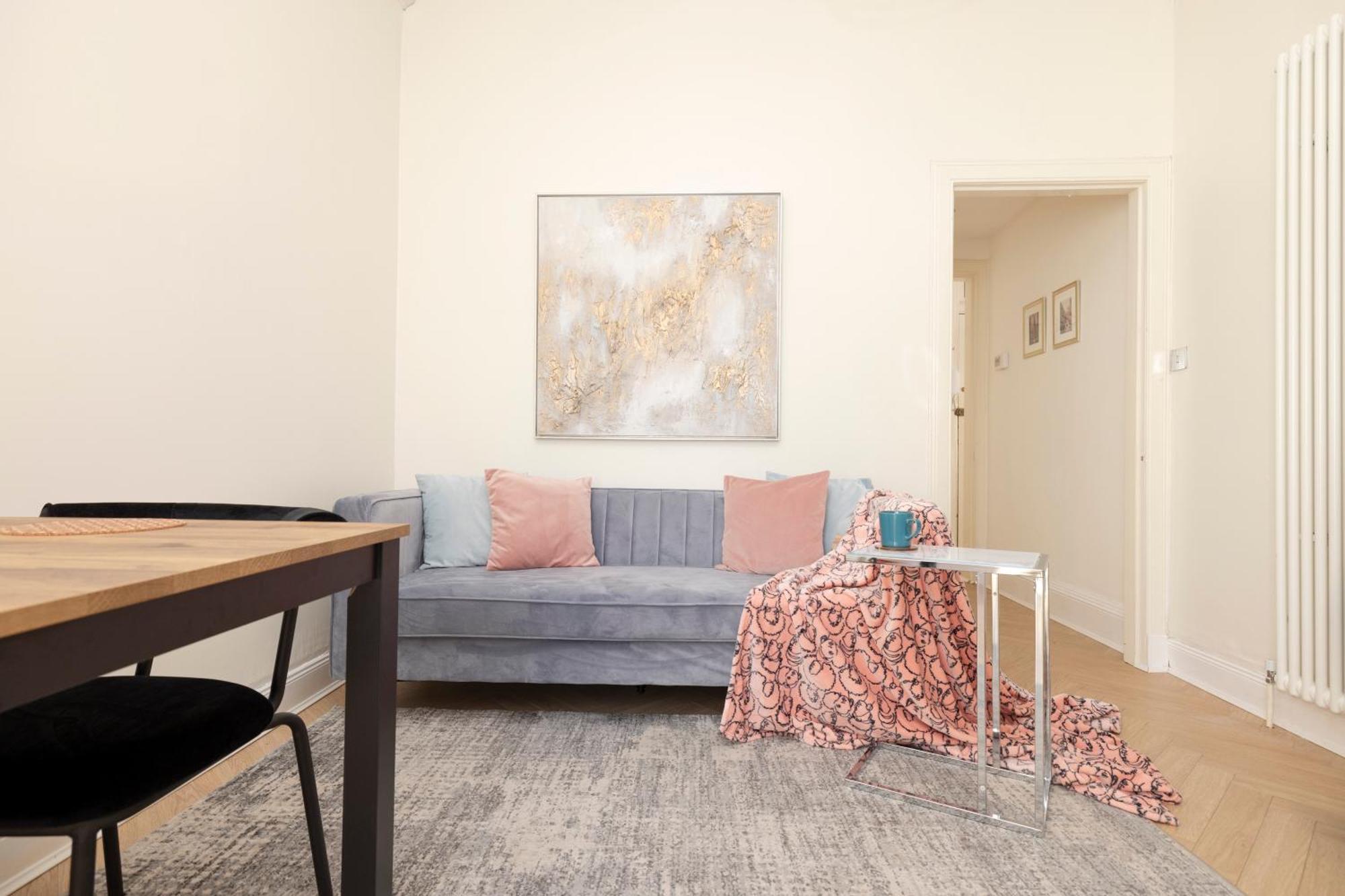 Joivy Modern Flat In City Centre - For Up To 3 Guests Apartment Единбург Екстериор снимка